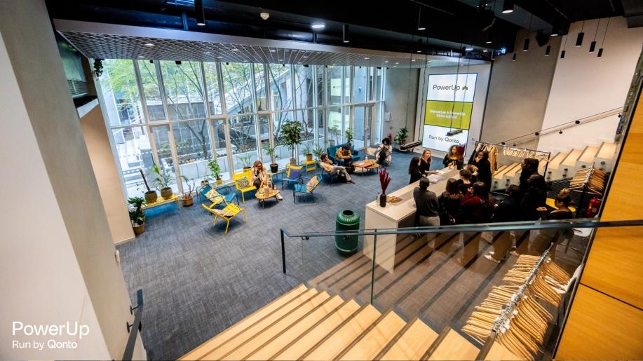 Qonto événement hybride - agence événementielle